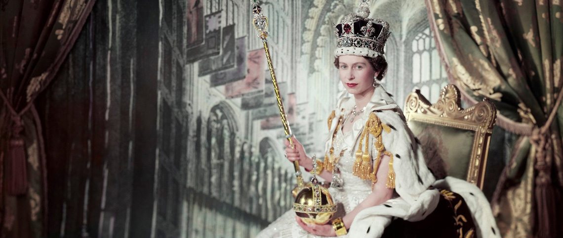 Kuningatar Elisabet II kruunajaispäivänään